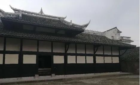 中国工农红军长征成功留想馆暨中共川南特委会议会址（余家祠）建理；ず筒颊